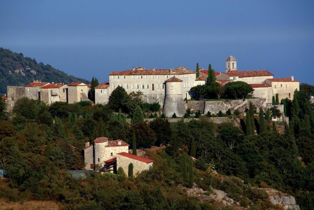 Charmante Maison Avec Piscine Gourdon  Εξωτερικό φωτογραφία