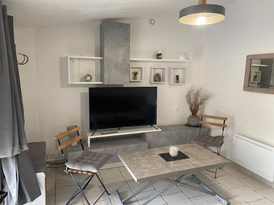 Charmante Maison Avec Piscine Gourdon  Εξωτερικό φωτογραφία